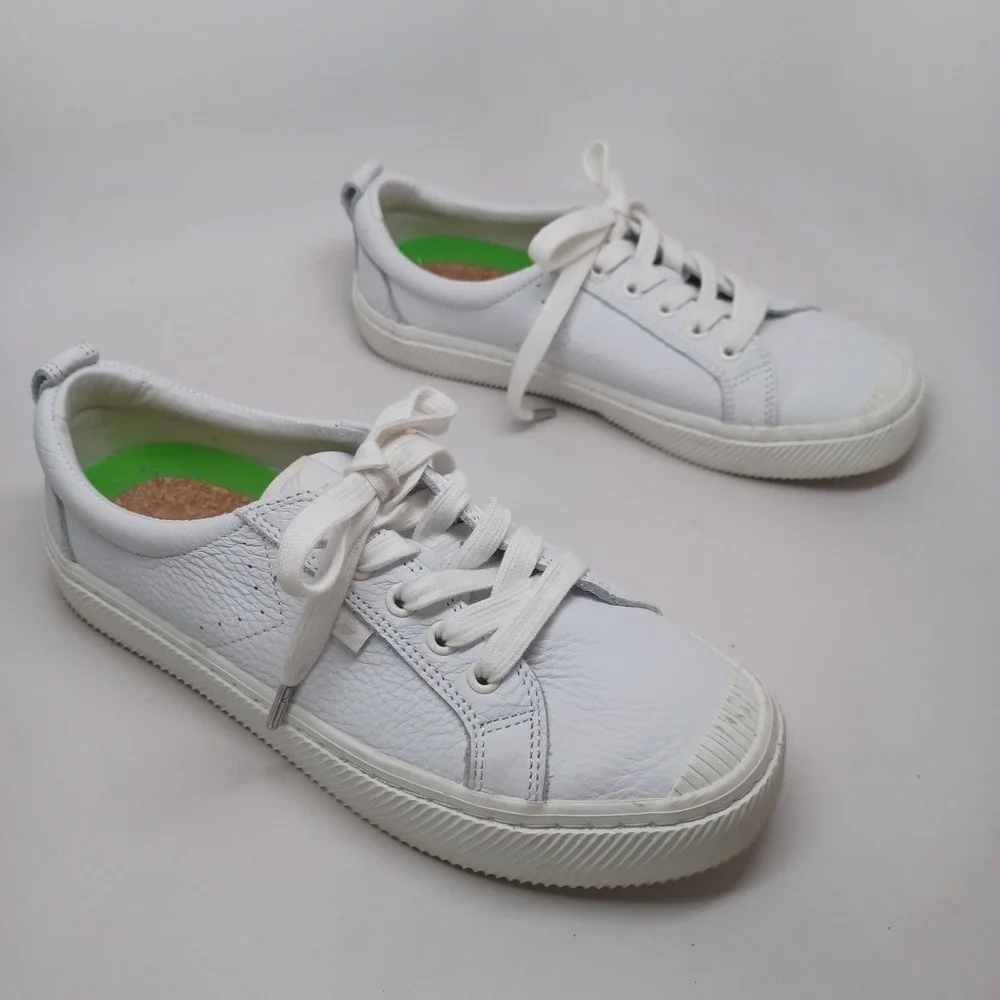 Cariuma OCA Low White Pebbled Leather Sneakers Womens 8 Mens 6.5 EU 39